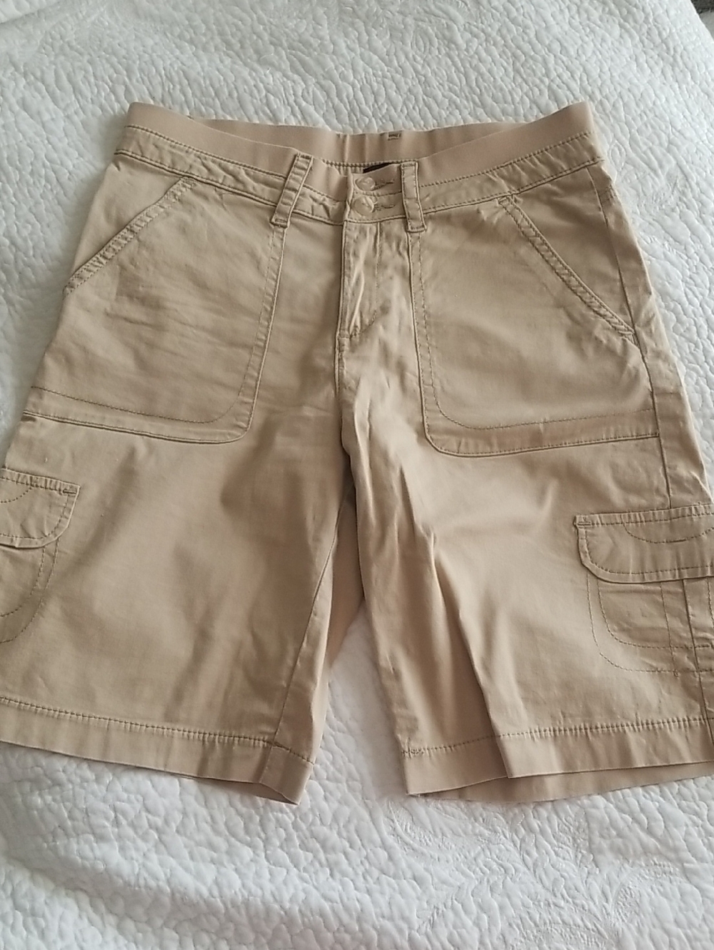 Lee Light Beige Shorts with Utility Pockets